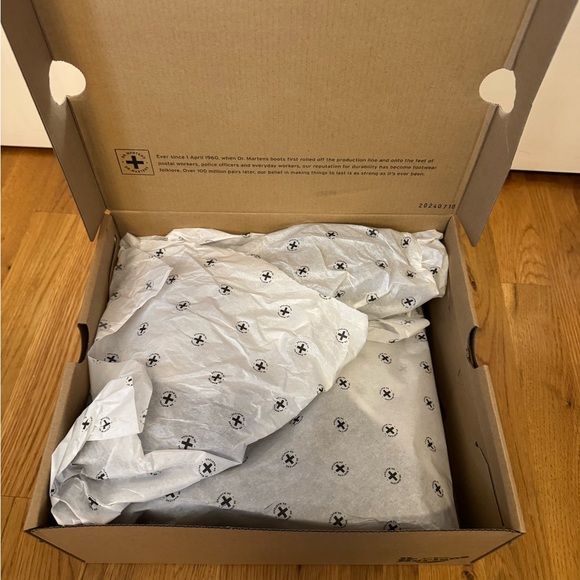 New, Never Worn! Dr. Martens Black Chelsea Boots - Picture 10 of 11